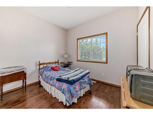 424 Cimarron Circle, Okotoks, AB - Indoor Photo Showing Bedroom