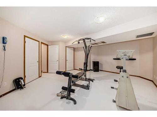 424 Cimarron Circle, Okotoks, AB - Indoor Photo Showing Gym Room