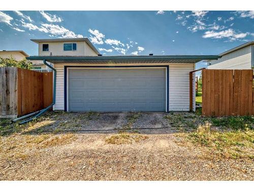 424 Cimarron Circle, Okotoks, AB - Outdoor