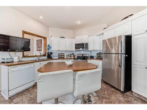 424 Cimarron Circle, Okotoks, AB - Indoor Photo Showing Kitchen With Double Sink