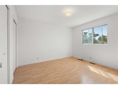 2421 7 Avenue Nw, Calgary, AB - Indoor Photo Showing Other Room