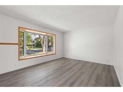 2421 7 Avenue Nw, Calgary, AB - Indoor Photo Showing Other Room