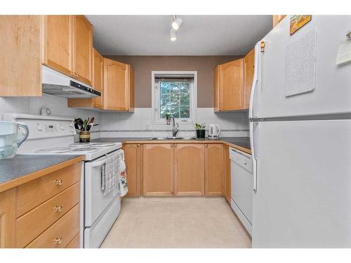 3105-7171 Coach Hill Road Sw, Calgary, AB - Indoor Photo Showing Kitchen With Double Sink