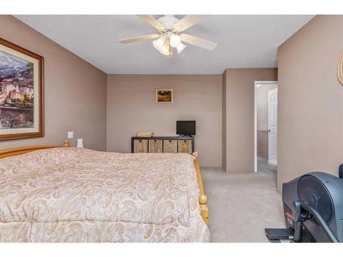 3105-7171 Coach Hill Road Sw, Calgary, AB - Indoor Photo Showing Bedroom