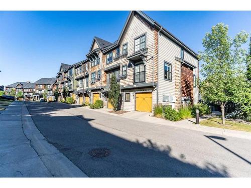 453 Ascot Circle Circle Sw, Calgary, AB - Outdoor With Facade