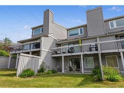 4 Edgeland Close NW Calgary, AB T3A 3B1