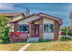 16 Beaconsfield Road NW Calgary, AB T3K 1X6