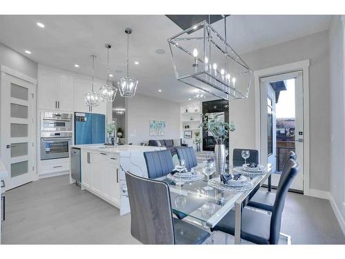 414 30 Avenue Ne, Calgary, AB - Indoor Photo Showing Dining Room