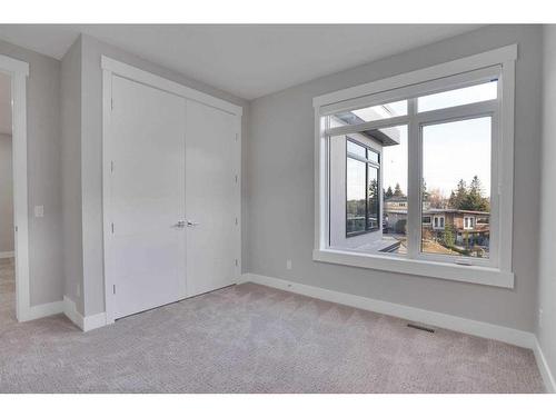 414 30 Avenue Ne, Calgary, AB - Indoor Photo Showing Other Room