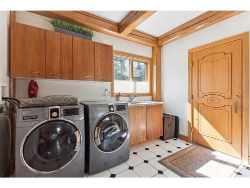 106 Lougheed Circle, Banff, AB - Indoor Photo Showing Laundry Room