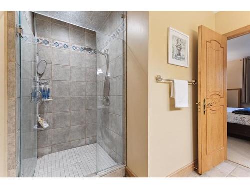 106 Lougheed Circle, Banff, AB - Indoor Photo Showing Bathroom