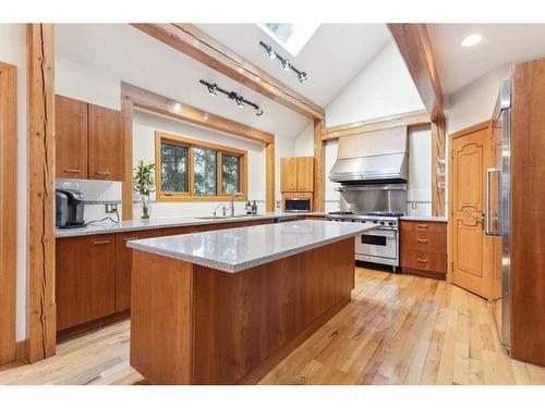 106 Lougheed Circle, Banff, AB - Indoor Photo Showing Kitchen