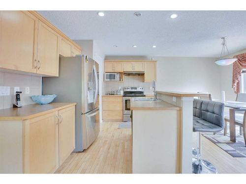 357 Saddlecrest Way Ne, Calgary, AB - Indoor Photo Showing Kitchen