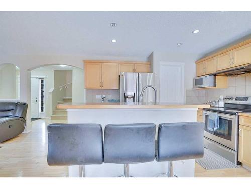 357 Saddlecrest Way Ne, Calgary, AB - Indoor Photo Showing Kitchen