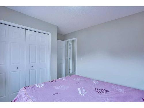 357 Saddlecrest Way Ne, Calgary, AB - Indoor Photo Showing Bedroom