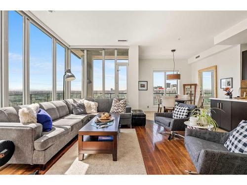 2306-1410 1 Street Se, Calgary, AB - Indoor Photo Showing Living Room