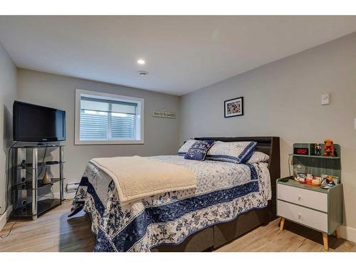 224 Ross Avenue, Cochrane, AB - Indoor Photo Showing Bedroom