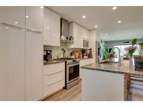 224 Ross Avenue, Cochrane, AB - Indoor Photo Showing Kitchen With Upgraded Kitchen