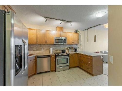 #906-1320 1 Street Se, Calgary, AB - Indoor Photo Showing Kitchen With Stainless Steel Kitchen