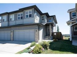 196 Evansglen Close NW Calgary, AB T3P 0P2