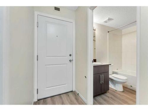 9112-403 Mackenzie Way, Airdrie, AB - Indoor Photo Showing Bathroom