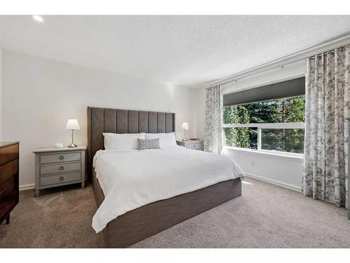 110 Patterson Hill Sw, Calgary, AB - Indoor Photo Showing Bedroom