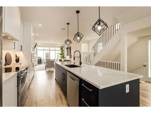 6427 Bow Crescent Nw, Calgary, AB - Indoor Photo Showing Kitchen With Upgraded Kitchen