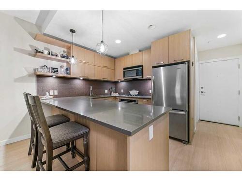 213-707 4 Street Ne, Calgary, AB - Indoor Photo Showing Kitchen