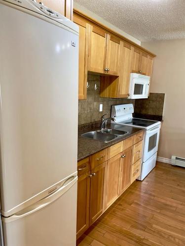 304-2006 11 Avenue Sw, Calgary, AB - Indoor Photo Showing Kitchen With Double Sink