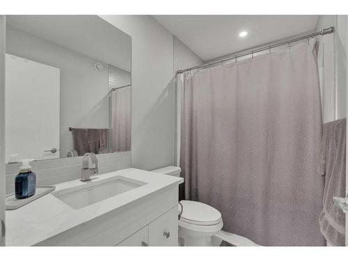 206 Sage Bluff Rise Nw, Calgary, AB - Indoor Photo Showing Bathroom