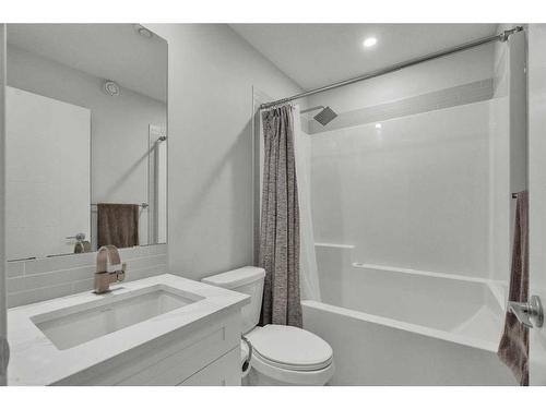 206 Sage Bluff Rise Nw, Calgary, AB - Indoor Photo Showing Bathroom