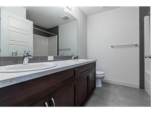 331 Legacy Heights Se, Calgary, AB - Indoor Photo Showing Bathroom