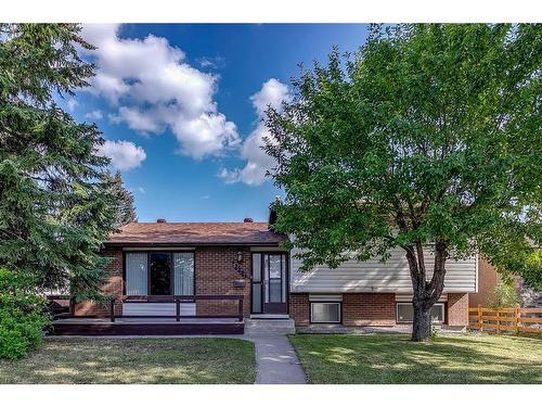 6527 Temple Drive Ne, Calgary, AB - Outdoor