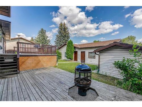 6527 Temple Drive Ne, Calgary, AB - Outdoor