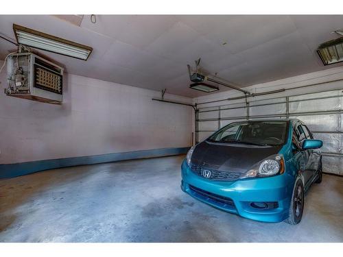 6527 Temple Drive Ne, Calgary, AB - Indoor Photo Showing Garage