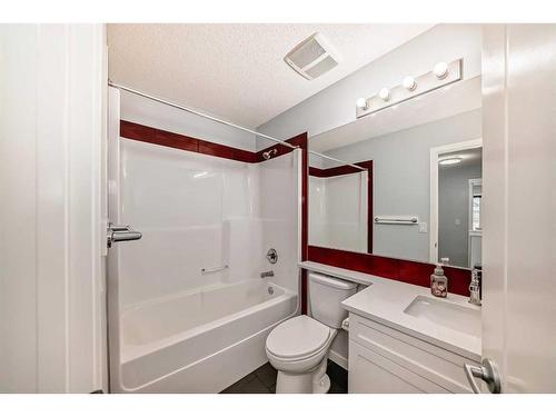 457 Skyview Shores Manor Ne, Calgary, AB - Indoor Photo Showing Bathroom