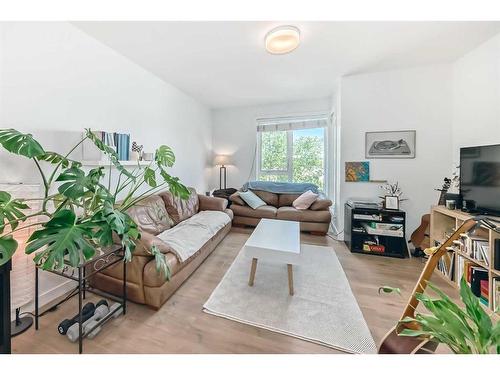 3543 69 Street Nw, Calgary, AB - Indoor Photo Showing Living Room