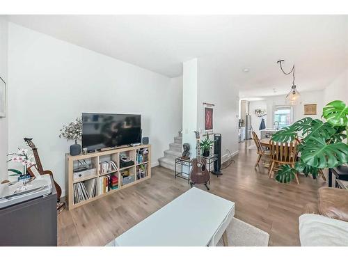 3543 69 Street Nw, Calgary, AB - Indoor Photo Showing Living Room