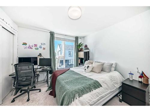 3543 69 Street Nw, Calgary, AB - Indoor Photo Showing Bedroom