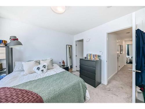 3543 69 Street Nw, Calgary, AB - Indoor Photo Showing Bedroom