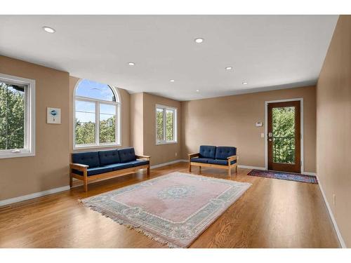 27 Alexa Close, Rural Rocky View County, AB - Indoor Photo Showing Living Room