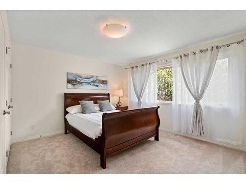 27 Alexa Close, Rural Rocky View County, AB - Indoor Photo Showing Bedroom