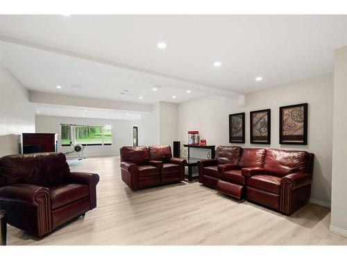 27 Alexa Close, Rural Rocky View County, AB - Indoor Photo Showing Living Room