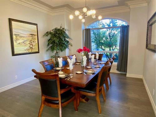 31 Braemar Glen Road, Rural Rocky View County, AB - Indoor Photo Showing Dining Room