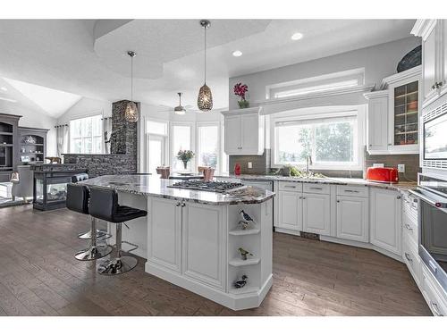 31 Braemar Glen Road, Rural Rocky View County, AB - Indoor Photo Showing Kitchen With Upgraded Kitchen