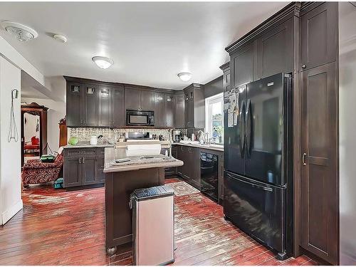 2 Elma Street West, Okotoks, AB - Indoor Photo Showing Kitchen