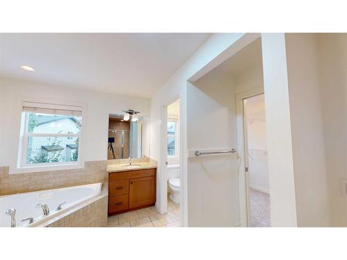 243 Chaparral Ravine View Se, Calgary, AB - Indoor Photo Showing Bathroom