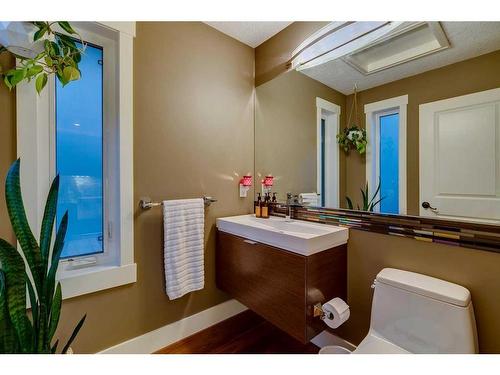 100 Mapleburn Drive Se, Calgary, AB - Indoor Photo Showing Bathroom