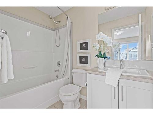 28 Copperpond Rise Se, Calgary, AB - Indoor Photo Showing Bathroom