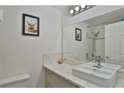 303 Pinemont Gate Ne, Calgary, AB - Indoor Photo Showing Bathroom